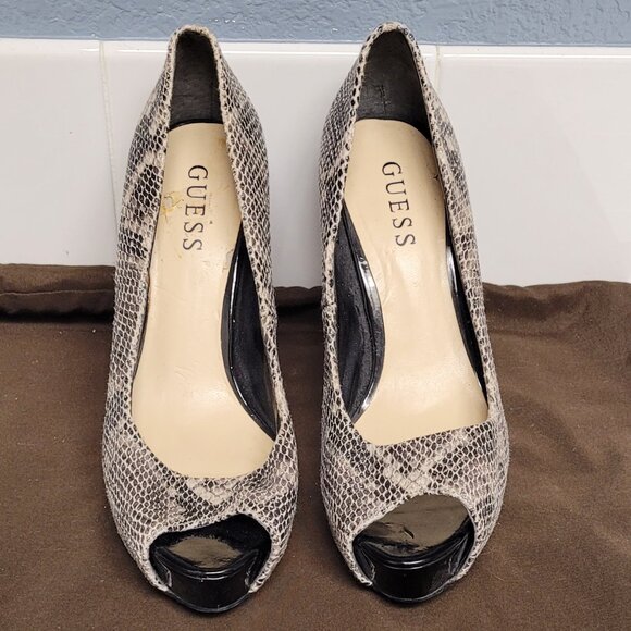 Guess brand heels - Picture 1 of 8